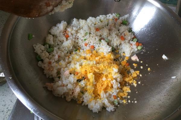 咸蛋黄炒饭的做法图解6