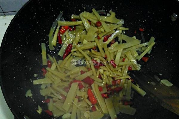 酸笋炒黄豆的做法图解5