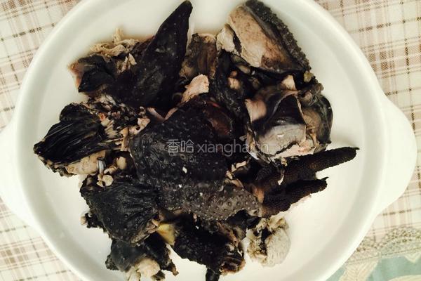 当归黄芪乌鸡汤的做法图解2