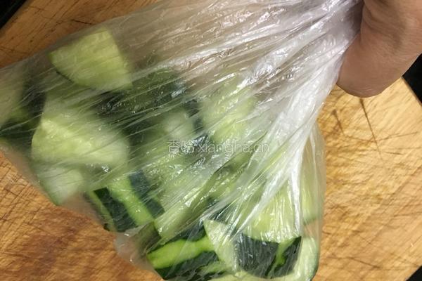 木耳伴青瓜(凉菜)的做法图解2