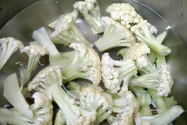 蚝油香菇花菜的做法图解1