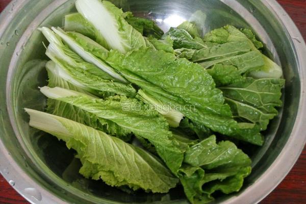 水灼小白菜的做法图解1