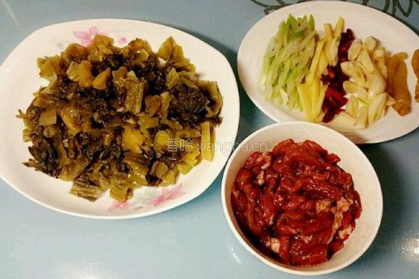 酸菜炒肉丝的做法图解1