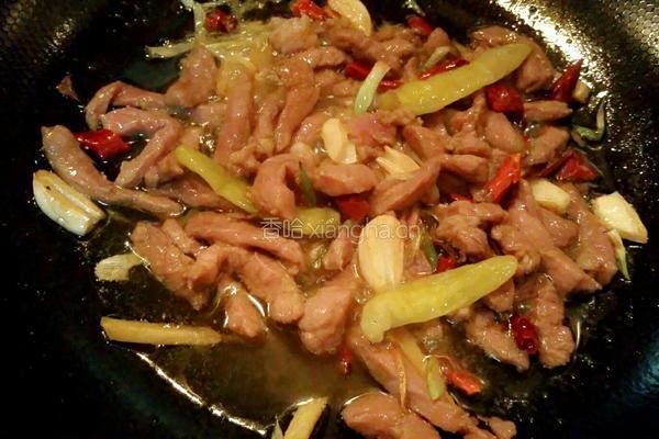 酸菜炒肉丝的做法图解2