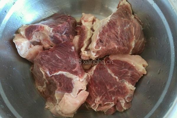 家常酱牛肉的做法图解1