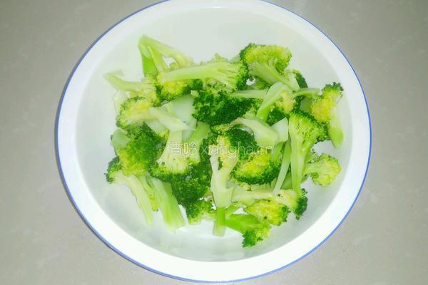 凉拌西兰花的做法图解3