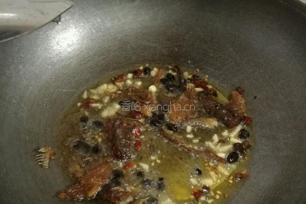 罐头鲮鱼炒麦菜的做法图解4