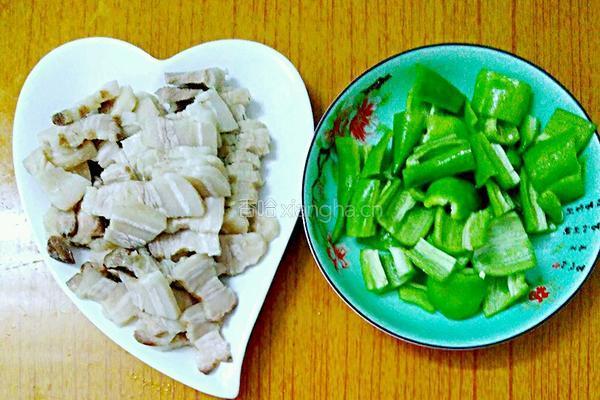 青椒回锅肉的做法图解4