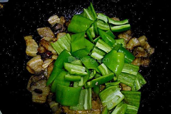 青椒回锅肉的做法图解8