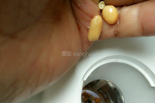 花生水果奶昔的做法图解2