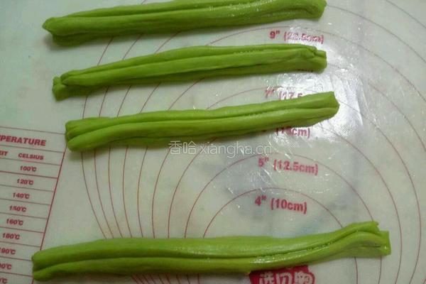蔬菜汁油条的做法图解3