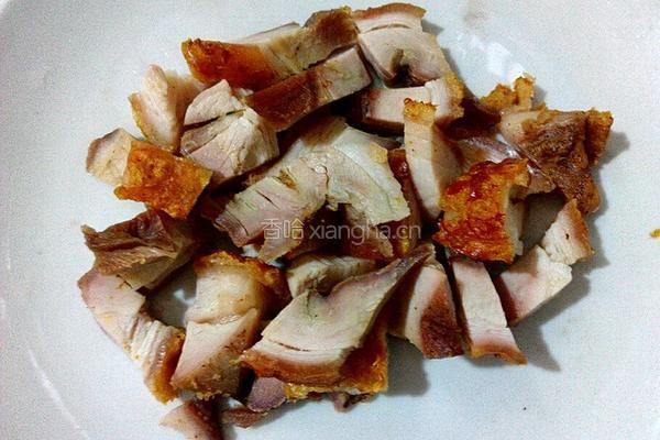 烧肉炒卷心菜的做法图解2