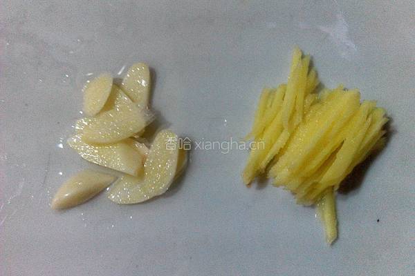 烧肉炒卷心菜的做法图解3