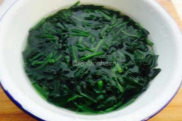 老醋菠菜木耳花生米的做法图解6