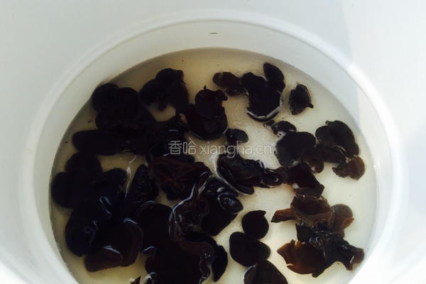 老醋菠菜木耳花生米的做法图解7