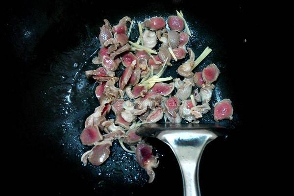 酸菜炒鸡胗的做法图解5