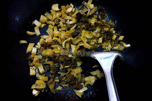酸菜炒鸡胗的做法图解6