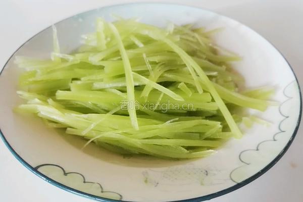 莴笋炒肉丝的做法图解2