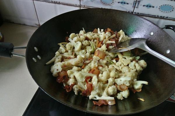 风吹腌肉炒花菜的做法图解7