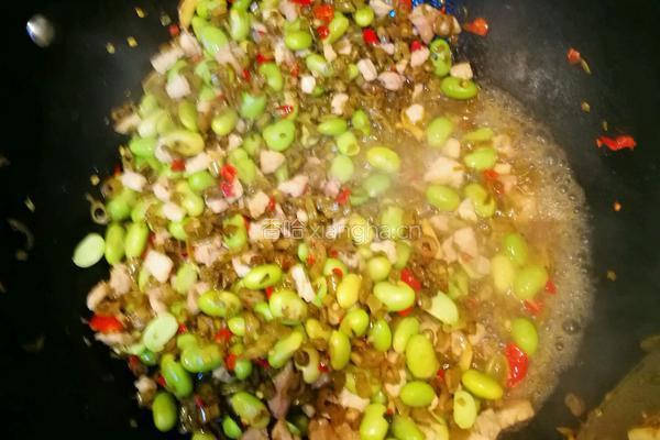 酸菜肉丁炒毛豆的做法图解8