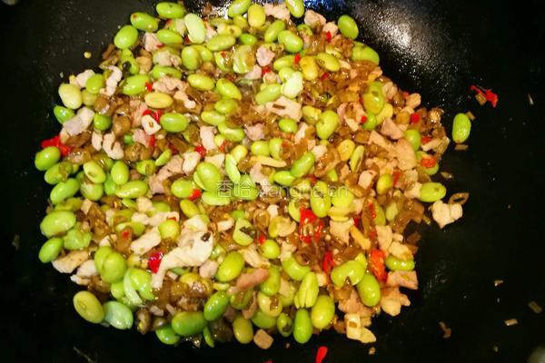 酸菜肉丁炒毛豆的做法图解9