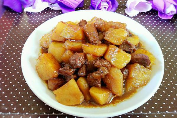 红烧肉炖土豆的做法图解9