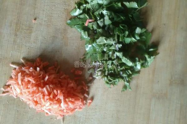 香菜胡萝卜煎饼的做法图解1