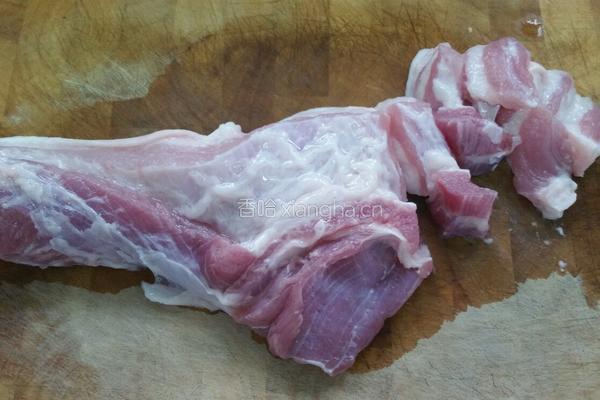 油豆腐煮五花肉的做法图解1