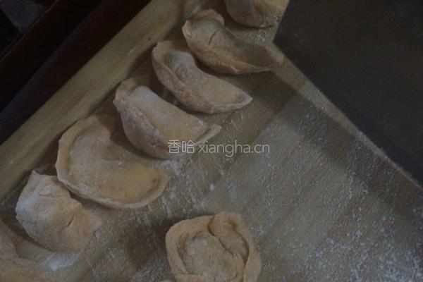 胡萝卜皮包菜肉馅的饺子的做法图解8
