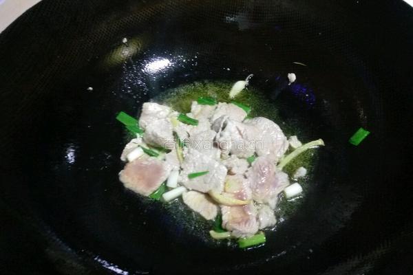 榛蘑炖豆腐的做法图解4