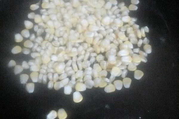 鸡蛋玉米炒培根的做法图解4