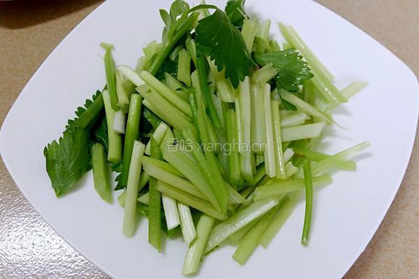 香芹炒牛肉的做法图解5
