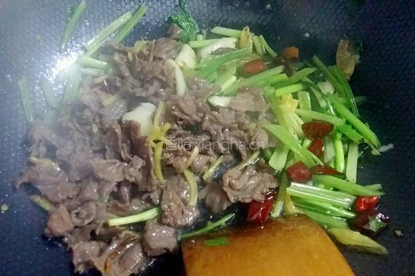 香芹炒牛肉的做法图解11