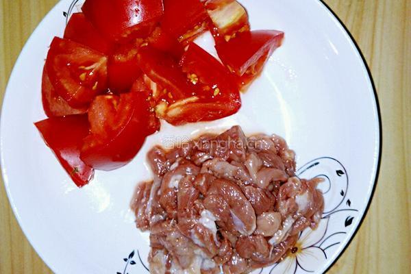 老干妈肉丁西红柿茄子的做法图解2