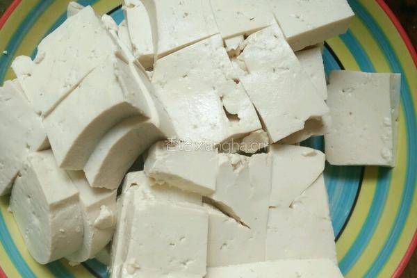 蒜苗爆豆腐的做法图解3