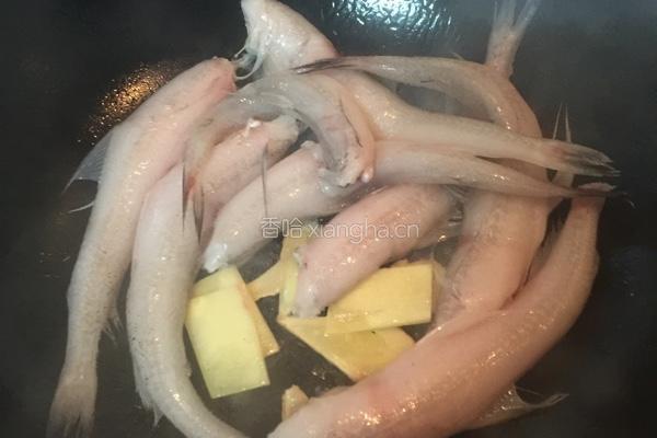 豆腐鱼汤的做法图解2