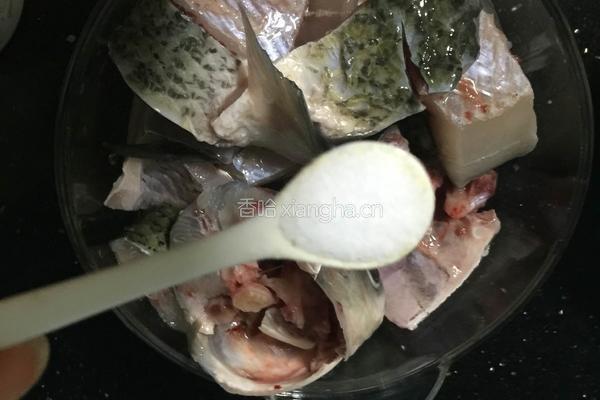 豆腐炖鱼的做法图解3