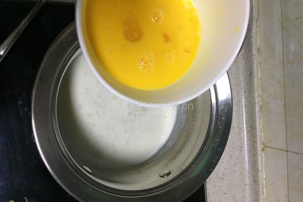 小米牛奶蛋花粥的做法图解4