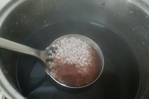 黑米燕麦莲子粥的做法图解6