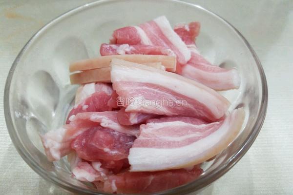 五花肉炒扁豆的做法图解3