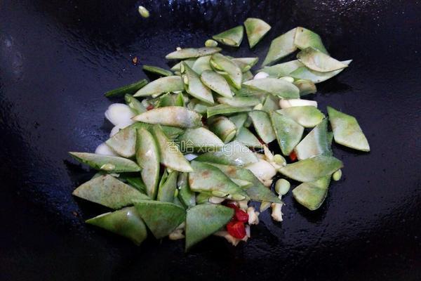 五花肉炒扁豆的做法图解9