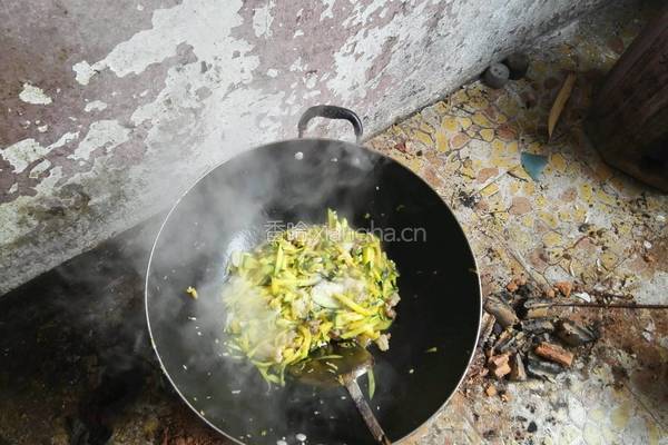 小南瓜炒肉的做法图解6