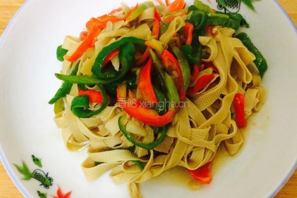豆腐皮炒辣椒的做法图解10