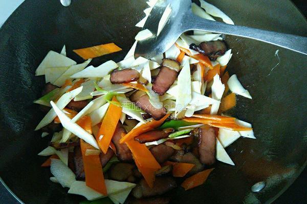 腊肉炒茭白的做法图解8