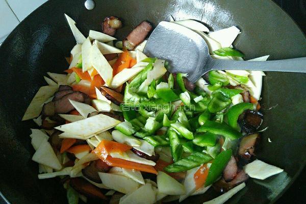 腊肉炒茭白的做法图解9