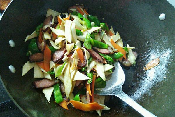 腊肉炒茭白的做法图解10