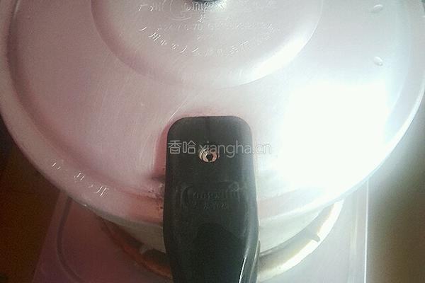 排骨炖莲藕汤的做法图解5