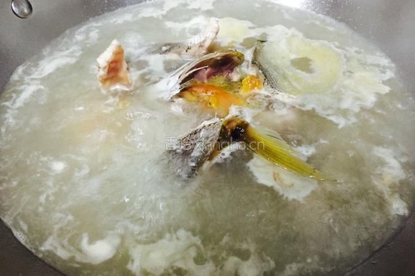 浓稠奶白海鱼汤的做法图解4