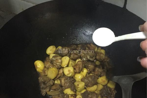 板栗烧鸡的做法图解7