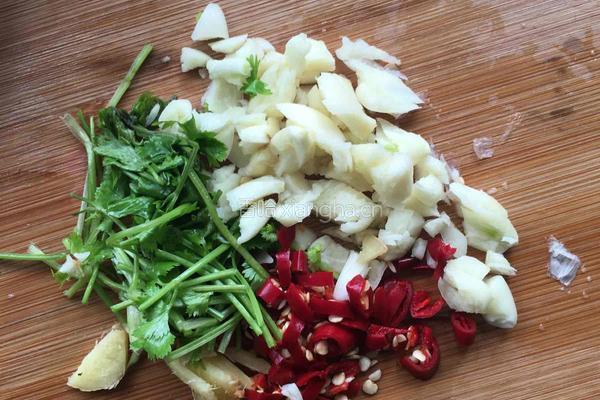 蒜泥凉拌藕的做法图解5